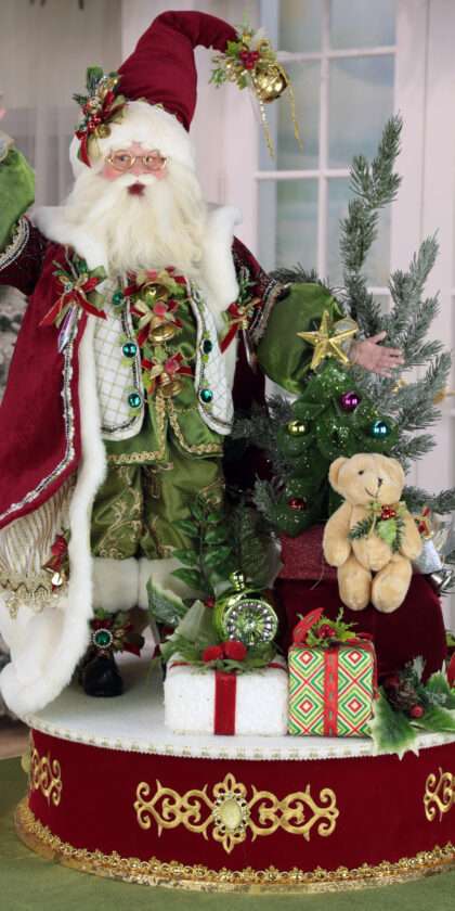 HOLLY AND IVY SANTA WITH PRESENTS ON BASE